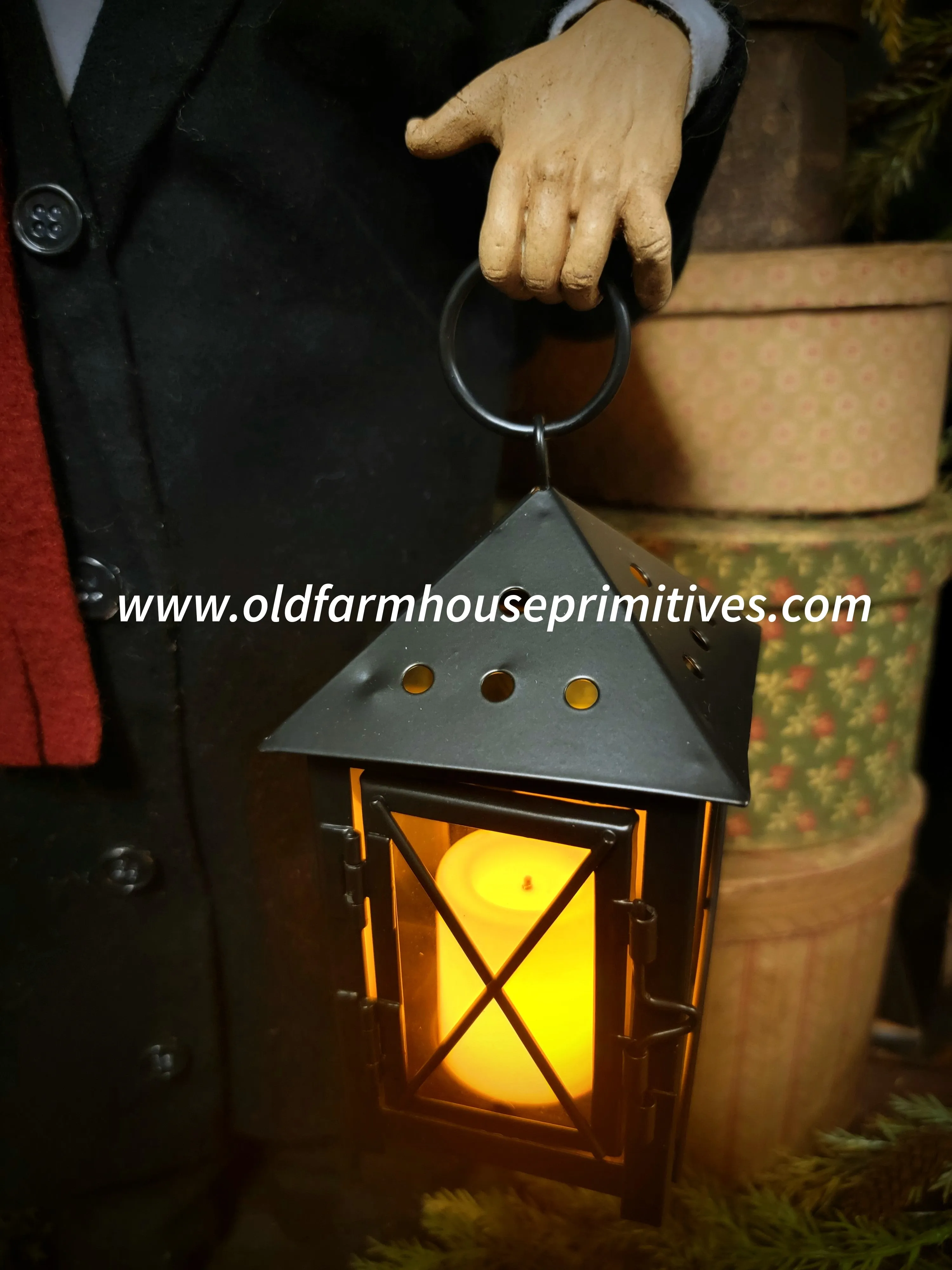 #OTC23-12 Primitive "Ebenezer Scrooge" ♥️ Holding Lantern