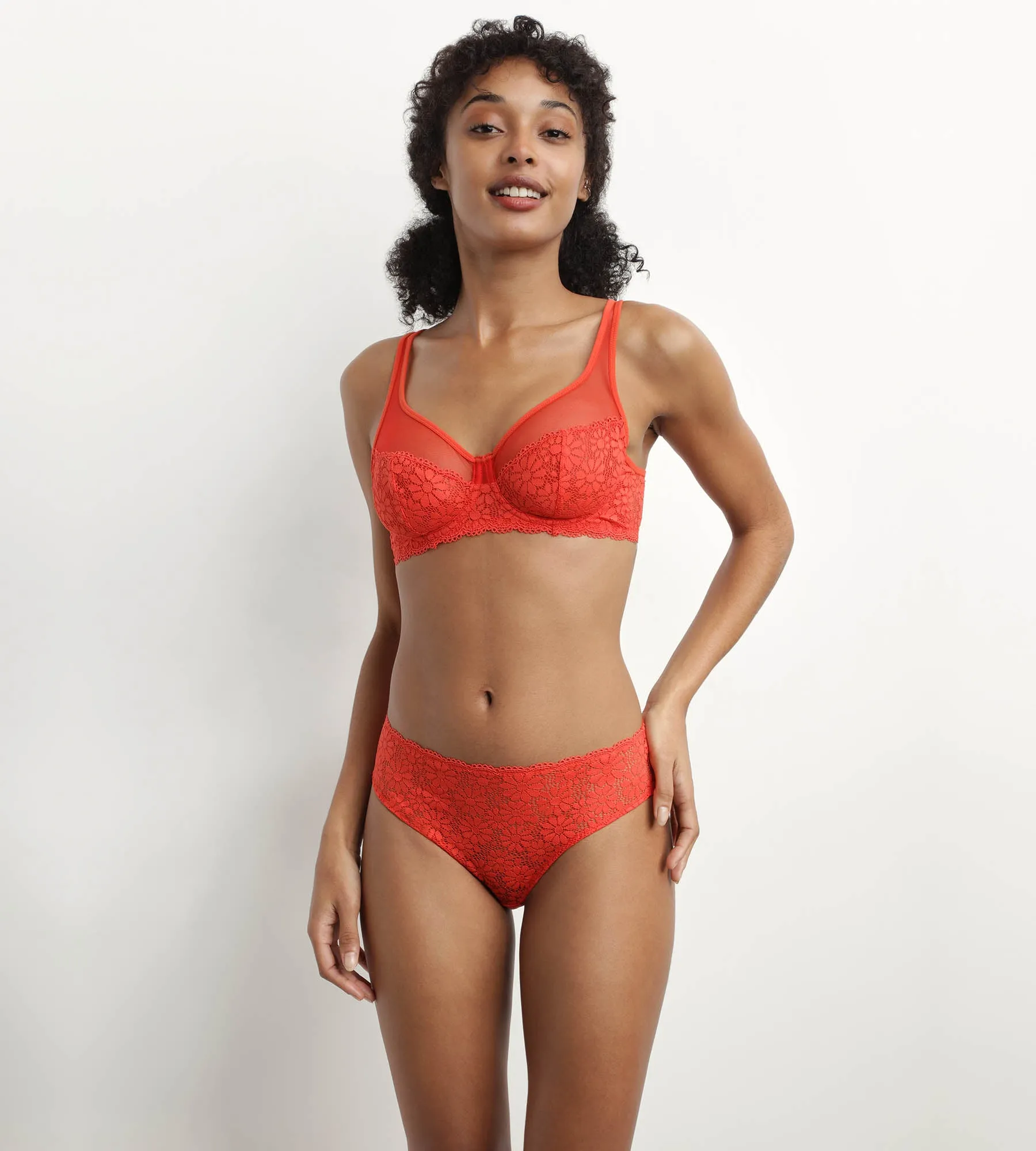 Soutien-gorge emboitant dentelle fleurs Rouge Generous Édition Limitée